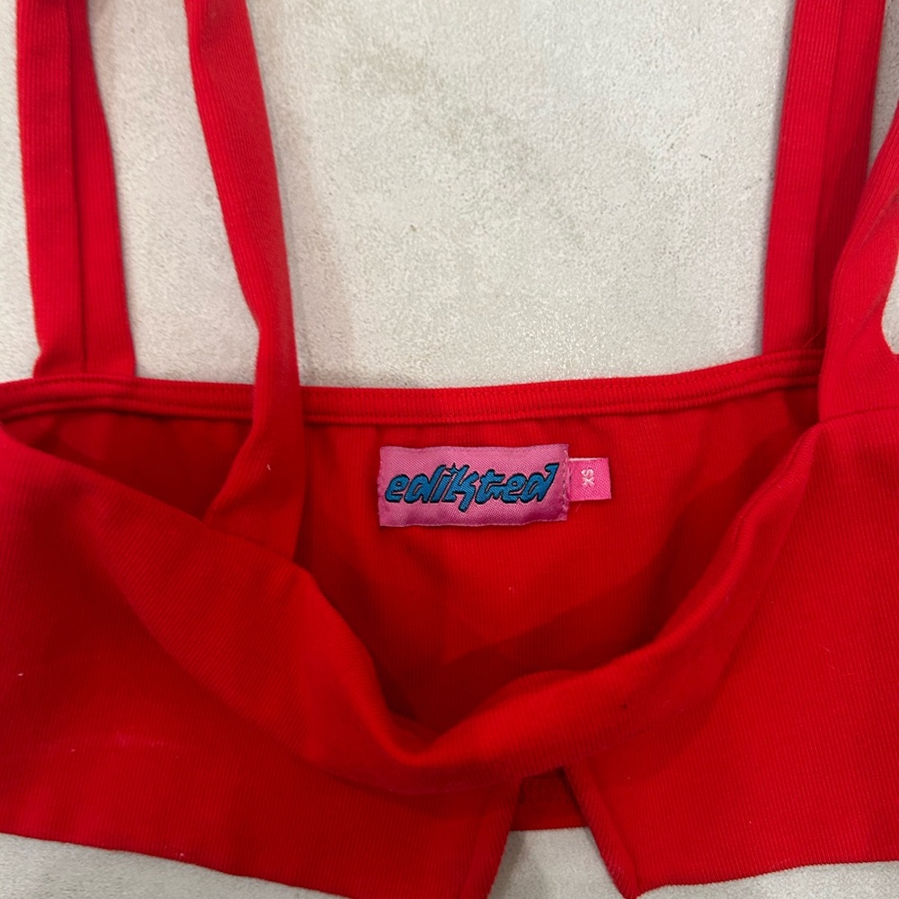 EDIKTED Red Ribbed Crop Top - Picture 3 of 3